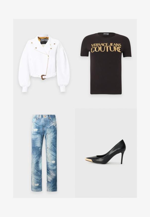 Hvid cropped jakke med puffede ærmer, guldfarvet lynlås og knapper, talje med bælte og udsmykket guldspænde, Versace Jeans Couture-mærke indeni kraven.; Sort kortærmet t-shirt med "Versace Jeans Couture" skrevet med store guld bogstaver på brystet, rund halsudskæring og stofmærke indeni.; Blå denimjeans med slidt look, med falmede pletter, whiskering-effekter og lette revner, med forlommer og knaplukning.; Sort læder stiletter med spids tå; har et metalisk guldakcent på tåkapperne. Glat overflade med et strømlinet design.