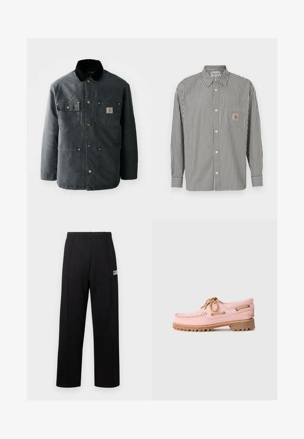 Donkergrijze canvas jas met een zwarte corduroy kraag, koperen drukknoopjes en twee borstzakken met een logo-opdruk. Soepele textuur.; Zwart-wit verticaal gestreept langwerpig shirt met een button-down kraag. Voorzien van een borstzak met een beige logo patch.; Zwarte joggingbroek met een elastische tailleband, rechte pijpvorm en witte tekst op de linkeronderkant. Gemaakt van zacht materiaal.; Roze leren bootshoe met tan kleurige veters, metalen oogjes en een dikke bruine rubberen zool, zijwaarts weergegeven op een witte achtergrond.
