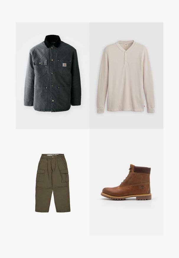 Mørkegrå canvasjakke med krave i sort kordfløjl, messing trykknapper og to brystlommer med et logo-patch. Glat tekstur.; Langærmet henley-skjorte i lys beige ribbet stof, med V-hals, tre-knap placket og manchetter ved ærmerne. Rød logo-tags ved kanten.; Olivengrønne cargobukser med knap- og lynlåslukning, bæltestropper og to store klaplommer på lårene.; Brun læder vandrestøvle med en glat finish, polstret ankel, metalliske snørehuller og en gummisål med et robust dækmønster.