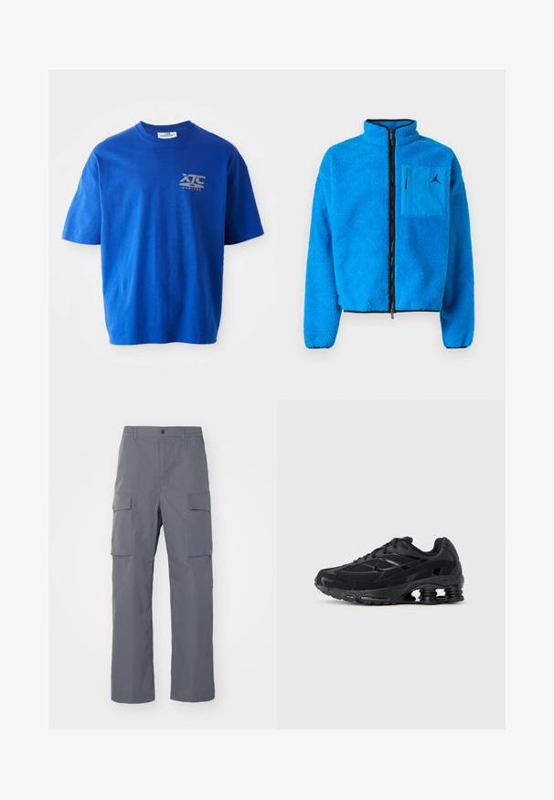 Blauwe fleecejas met hoge kraag, rits aan de voorkant en logopatchzak op de linkerborst. Beschikt over textuurstof en zwarte afwerking.; Blauwe katoenen T-shirt met korte mouwen, voorzien van een grijs logo op de bovenste linkerborst, ronde hals en een relaxte fit.; Grijze cargobroek van duurzaam materiaal. Kenmerken zijn een elastische tailleband, twee grote zijzakken en een rechte pijp.; Zwarte sportieve schoen met een bovenwerk van mesh, een gevoerde kraag en opvallende dempingstechnologie bij de hiel. Heeft gestructureerde accenten en veters.