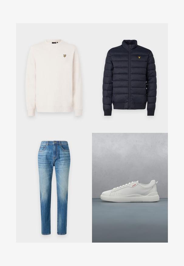 Marine pufferjack met een hoge hals, horizontaal gestikte textuur, ritssluiting aan de voorkant en ribgebreide manchetten. Beschikt over een klein gouden logo op de borst.; Gebroken witte sweater met ronde hals, lange mouwen en een klein geel-zwart vogellogo op de linkerborst.; Lichtblauwe denim jeans met een rechte pijp, voorzien van een hoge taille, subtiele vervaging en klassieke vijf-pocket stijl. Metalen knoopsluiting.; Witte sneaker met een gladde leren afwerking, ronde neus, vier veterogen, subtiele perforaties en een rood logo detail aan de zijkant.
