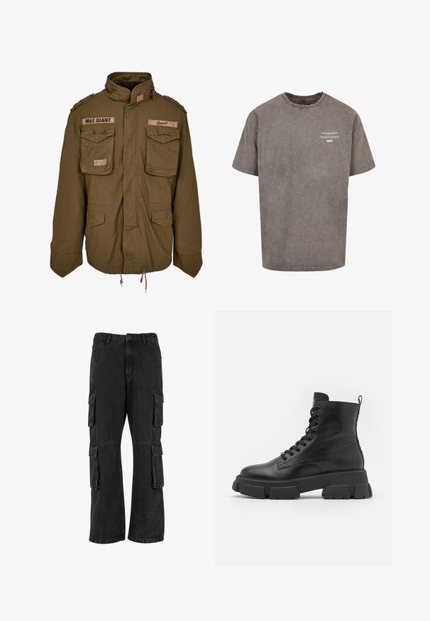 Olivegrüne M65-Jacke mit Stehkragen, zwei Brusttaschen, verstellbarem Taillenzug und aufgenähten Patches auf den Schultern.; Graues, übergroßes Baumwoll-T-Shirt mit rundem Halsausschnitt, kurzen Ärmeln, distressed Textur und aufgedrucktem weißen Text auf der Vorderseite.; Schwarze Cargo-Hosen aus Denim, mit lockerer Passform, mehreren Seitentaschen und genähten Details. Die Textur ist leicht verblasst.; Schwarze Leder-Stiefeletten mit dicken Gummisohlen, runder Zehenpartie und Schnürung auf der Vorderseite. Mit Ziehlasche und strukturiertem Detail an den Seiten.