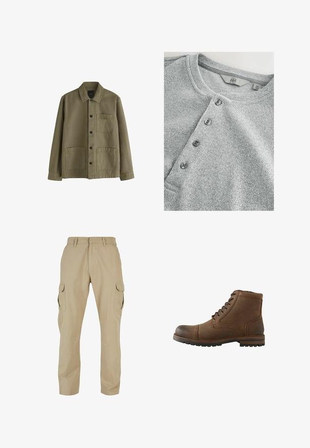 Olivgrüne Hemdjacke mit Kragen, langen Ärmeln und drei vorderen aufgesetzten Taschen, zwei unten und eine an der Brust.; Graues, gestricktes Langarmshirt mit Rundhalsausschnitt, fünf Knöpfen, gerippter Textur und schlankem Schnitt. Das Etikett zeigt Größe M an.; Beige Cargo-Hosen aus Baumwolltwill mit mehreren Seitentaschen, geradem Bein Design und einem Reißverschluss mit Gürtelschlaufen.; Brauner Leder-Stiefel mit Schnürung vorne und robuster Sohle, geeignet für Freizeit- oder Outdoor-Einsätze.