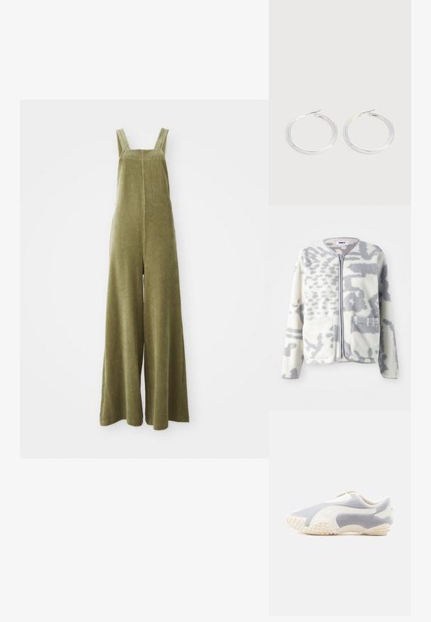 Fleecejacke in Creme und Grau mit einem Reißverschluss, zwei Vorderseiten Taschen und einer weichen, strukturierten Oberfläche mit einem dezenten abstrakten Muster.; Olivgrüne Corduroy-Overalls mit weitem Bein, verstellbaren Trägern und einer strukturierten Oberfläche. Einfaches Design, keine sichtbaren Muster oder Beschläge.; Sport Schuh aus hellgrauem Wildleder mit weißen Lederakzenten. Merkmale eine strukturierte Sohle mit kleinen Stollen für besseren Halt. Slip-On-Design.; Paar glänzende silberne Creolen mit dünnen Drahtverschlüssen, dargestellt vor einem hellgrauen Hintergrund.