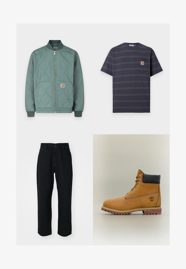 Gewatteerde bomberjack in gedempt groen, met een ritssluiting aan de voorkant, geribbelde manchetten en twee voorzakken met een logopatch.; Navyblauw T-shirt met korte mouwen met dunne gele horizontale strepen en een klein borstzakje met een Carhartt-logo.; Zwarte denim jeans met een rechte snit, lichte textuur, vijf zakken en een knoopsluiting in de taille.; Bruine leren enkellaars met zwarte kraag, gele veters en een zandkleurige zool. Voorzien van een logo en witte stikseldetails. Robuuste loopzool met grip.