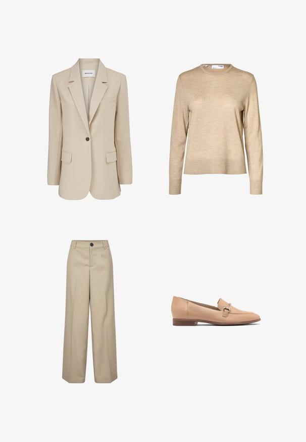 Modström GALE BLAZER - Korte frakker - powder sand; Beige langærmet uldsweater med rund hals og ribstrikkede manchetter og kant, vist mod en hvid baggrund.; Beige højtaljede bukser med brede ben, en enkelt frontknap, bæltestropper og pressede folder. Glat tekstur og skræddersyet silhuet.; Beige læder loafers med en lav hæl, der har et syet design og en lille sølv hardware accent på overdelen. Glat tekstur.