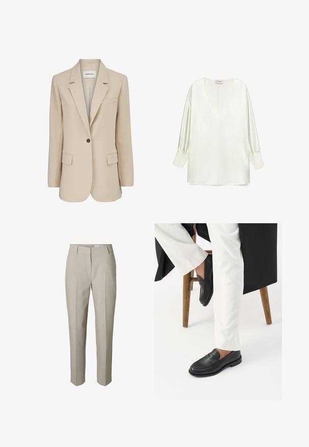 Modström GALE BLAZER - Korte frakker - powder sand; Hvid satinbluse med en dyb V-hals, lange pufærmer og en lige kant. Stoffet har en glat, blank overflade.; Beige skræddersyede bukser med bæltestropper, lynlås foran og pressede læg ned langs benene, vist mod en hvid baggrund.; Person iført sorte læder loafers og hvide bukser, siddende på en træskammel mod en hvid baggrund.