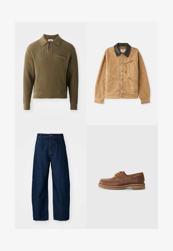 Brun lærredjakke med krave i sort læder, to forlommer, en lynlåslomme på brystet og metalliske knapper. Tekstureret stoffinish.; Strikket sweater i olivengrøn med et tekstureret mønster, krave og tre knaplukninger. Har ribbede manchetter og kant.; Bredde ben mørk denim jeans med høj talje, som har fem lommer, knaplukning foran og synlige syninger.; Brune læder bådsko med kontrastfarvede orange snørebånd, synlig syning og en robust gummisål med et struktureret mønster.
