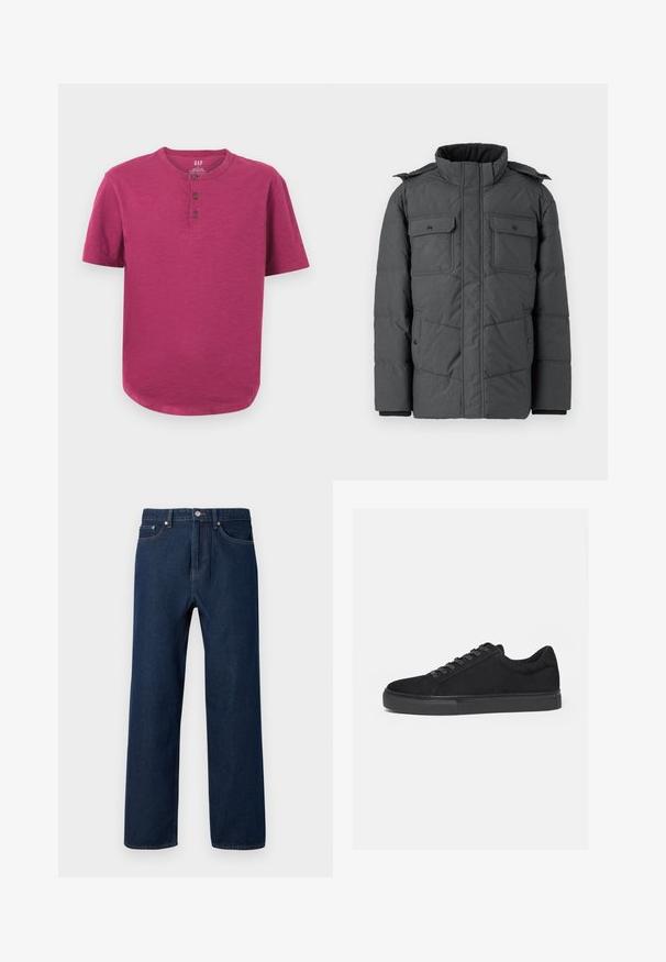 Mørkegrå polstret jakke med høj krave, to brystlommer og to sidelommer. Har lynlås og trykknaplukning. Glat tekstur.; Kortærmet henley-skjorte i en livlig magenta farve. Har en rund hals, tre-knaps stolpe og en let buet kant. Blød tekstur.; Mørkeblå denim jeans med lige pasform, fem lommer og synlige stikninger. Har knaplukning og bæltestropper.; Sort lavtop sneaker med snørelukning foran og flad gummisål, vist fra siden på en hvid baggrund.