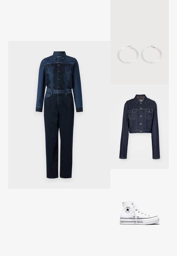 Chaqueta de mezclilla oscura recortada con cierre de botones, dos bolsillos en el pecho y un cuello clásico. Presenta costuras blancas y mangas largas.; Pantalón mono de mezclilla en un color azul oscuro, con mangas largas, cierre de botones en la parte delantera, cuello y cintura ceñida con cinturón, además de dos bolsillos en el pecho.; Zapatilla blanca de caña alta Converse Chuck Taylor All Star con parche de logo negro y cordones blancos, presentada sobre fondo blanco.; Pareja de pendientes de aro plateados brillantes con cierres de alambre delgado, mostrados sobre un fondo gris claro.