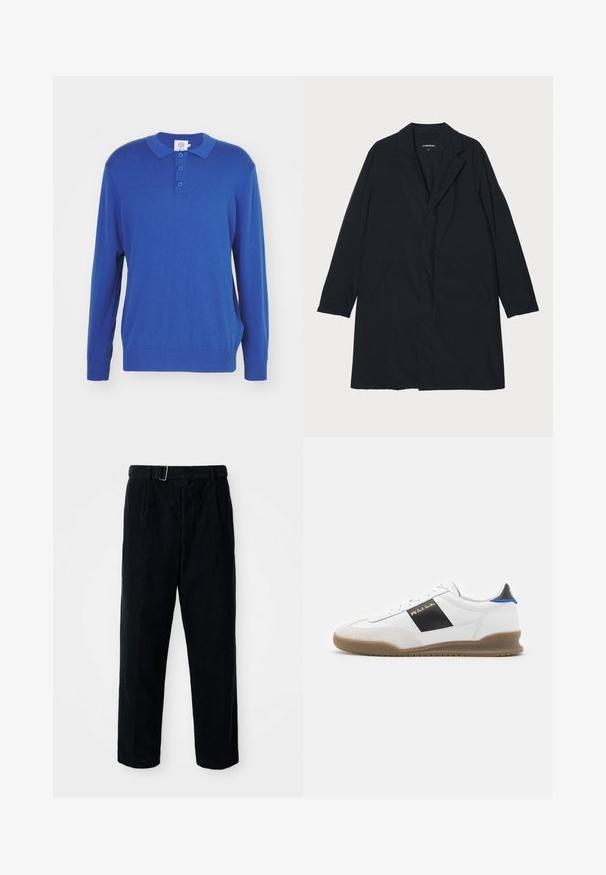 Zwarte lange jas met een geknipte kraag, gemaakt van lichtgewicht materiaal, voorzien van zijzakken en een rechte silhouet. Glad textuur, minimalistisch ontwerp.; Blauwe polo trui met lange mouwen, een kraag, drie knopen sluiting en geribbelde manchetten en zoom. Gemaakt van een zachte gebreide stof.; Zwarte corduroy broek met een rechte snit, geplooide voorkant en een riem met een zilveren gesp. Voorzien van zijzakken en een gestructureerde stof.; Witte sneaker met zwarte en blauwe accenten, bovenwerk van suède en leer, ronde neus, platte rubberen zool en gouden merkteken aan de zijkant.