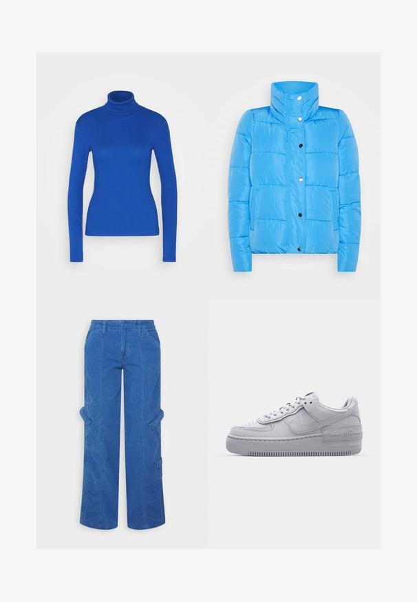 Blå puffjakke med høj krave, trykknaplukning og to forreste lommer. Materialet er glat med syning af paneldetaljer.; Blå langærmet turtleneck top lavet af ribbet materiale, med en tætsiddende silhuet og glat tekstur. Ingen yderligere detaljer til stede.; BDG Urban Outfitters Cargobukser - bright blue; Grå Nike Air Force 1 sneakers med perforeret tå, glat læderoverdel, tyk sål og præget 'AIR' detalje på hælen.