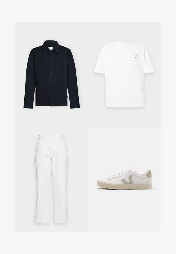 Marineblaue Hemdjacke mit Kragen, langen Ärmeln und einer einzelnen Brusttasche auf neutralem Hintergrund.; Weißes Baumwoll-T-Shirt mit lässiger Passform, kurzen Ärmeln und V-Ausschnitt. Verfügt über zwei kleine schwarze gedruckte Logos auf der linken Seite.; Weiße Baumwollhosen mit geradem Bein, Gürtelschlaufen und Seitentaschen, mit einer glatten Textur und minimaler Ausgestaltung.; Weiße Ledersneaker mit beigen Akzenten, flacher Gummisohle, runder Zehenpartie und kontrastierendem Logo an der Seite und Rückseite. Mit Schnürdesign.