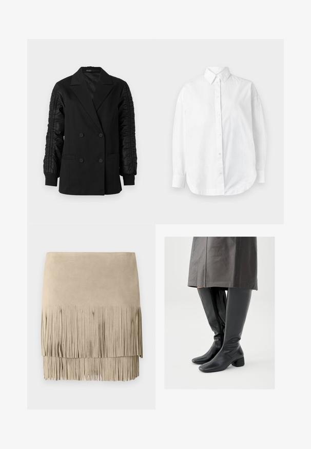 Blazer noir à double boutonnage avec des manches en satin froncé et des poignets boutonnés, doté de revers crantés et de poches plaquées à l'avant.; Chemise blanche à boutons avec un col classique, des manches longues et un ourlet arrondi, confectionnée dans un tissu lisse sans motifs visibles.; Jupe mini en daim beige avec un ourlet à franges. Texture lisse avec des longueurs de franges uniformes sur le bord inférieur. Design classique.; Bottes en cuir noir montant jusqu'au genou avec un bout carré, un talon bloc incliné et une fermeture éclair latérale ; texture lisse et design ajusté.