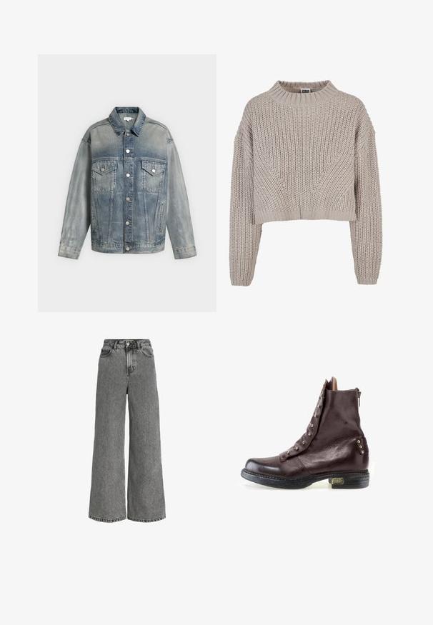 Vervaagde blauwe spijkerjas met knoopsluiting, twee borstzakken met kleppen en knopen, zijzakken en lange mouwen.; Beige grof gebreide cropped trui met lange mouwen en geribbelde ronde hals en manchetten.; Grijze denim jeans met hoge taille, wijde pijpen, voorste knoopsluiting, ritssluiting en ontwerp met vijf zakken.; Donkerbruine leren enkellaars met open flap waar metalen oogjes zichtbaar zijn en een lage gestapelde hak met een klein metalen plaatje aan de buitenkant.