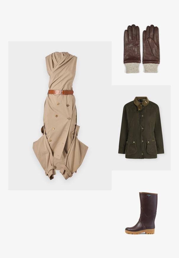 Dunkelgrüne, gewachste Baumwolljacke mit braunem Cordkragen, Druckknöpfen und vier Vordertaschen, zwei mit Klappen und gebrandetem Detail.; Beiges Wickelkleid mit gerafftem Ausschnitt, Gürtel mit silberner Schnalle, Doppelreihe Knopfdetails und lockeren Ärmeln.; Dunkelbrauner Gummistiefel bis zur Mitte der Wade mit hellbrauner Sohle, strukturiertem Profil und "AIGLE"-Logo-Patch nahe der Oberseite.; Braune Lederhandschuhe mit glatter Oberfläche, ausgestattet mit gerippten beigen Strickbündchen. Elegante Nähte und ein spitzes Fingerdesign.