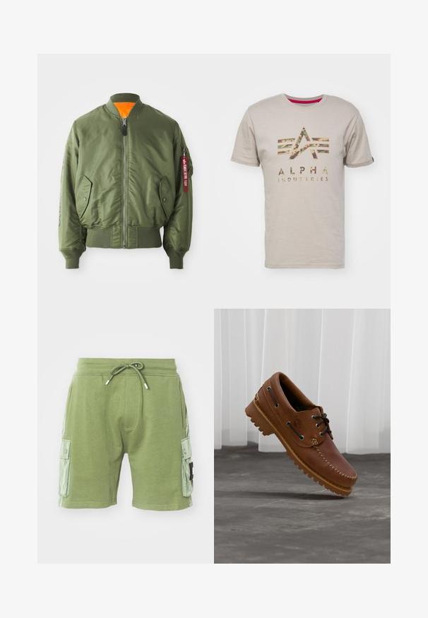 Veste bomber vert olive avec fermeture éclair à l'avant, poignets et bas côtelés, poches latérales et doublure orange. Présente un détail de tag rouge sur la manche.; T-shirt en coton beige avec un logo à motif camouflage de "ALPHA INDUSTRIES" et cinq rayures horizontales au-dessus, à manches courtes et col rond.; Shorts en coton verts avec taille élastique et cordon de serrage. Comprend deux poches cargo latérales et des accents de panneaux texturés sur les côtés.; Chaussure de bateau en cuir marron avec des lacets noirs, des coutures beiges et une semelle robuste, suspendue au-dessus d'un sol en béton gris.