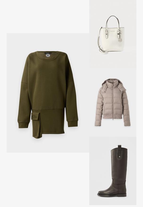 Lichtbeige donsjas met hoge kraag, rits aan de voorkant, lange mouwen en afneembare capuchon met drukknoopsluiting.; Olijfgroene sweatshirt, zachte stof, ronde hals, lange mouwen, zijsplit met stoffen accent, geborduurd logo-detail aan de onderkant voor.; Lange, donkerbruine leren laarzen met een gladde afwerking, een ronde neus en een contrasterend bruine accenten. Voorzien van een riempje aan de zijkant met een metalen drukknop.; Witte leren handtas van Michael Kors met dubbele handvatten, verstelbare schouderriem en ronde metalen MK-logo hanger.