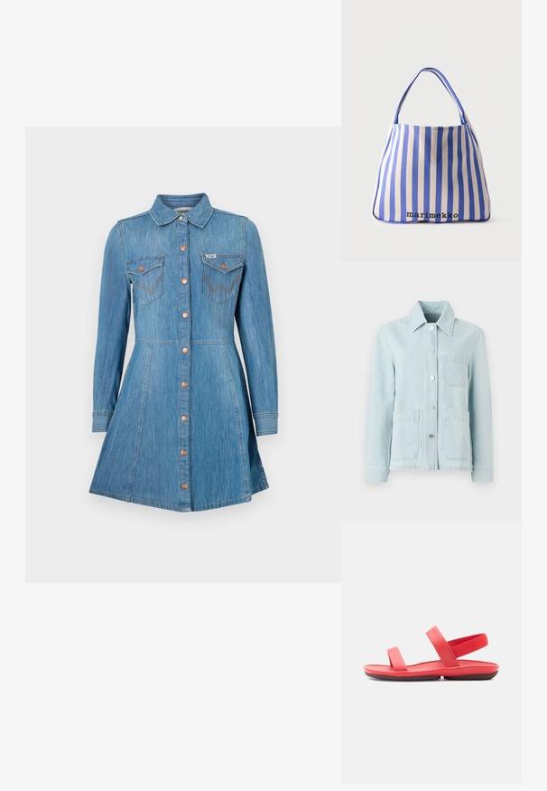 Helle blaue Jeansjacke mit einem Kragen, Fronttaschen und silbernen Knöpfen. Der Stoff hat eine glatte Textur und ein lässiges Design.; Blaue Jeanskleid mit langen Ärmeln, Knopfverschluss, zwei Brusttaschen und einem ausgestellten Rock. Verfügt über kupferfarbene Knöpfe und Kontrastnähte.; Rote Sandale mit zwei breiten Riemen und strukturierter Sohle. Verfügt über einen Fersenriemen und eine glatte Oberfläche. Leichtes, flaches Design, geeignet für den lässigen Gebrauch.; Blau-weiß gestreifte, vertikale Tragetasche mit breiten Griffen und "marimekko"-Logo nahe der unteren Mitte vor einfachem Hintergrund.