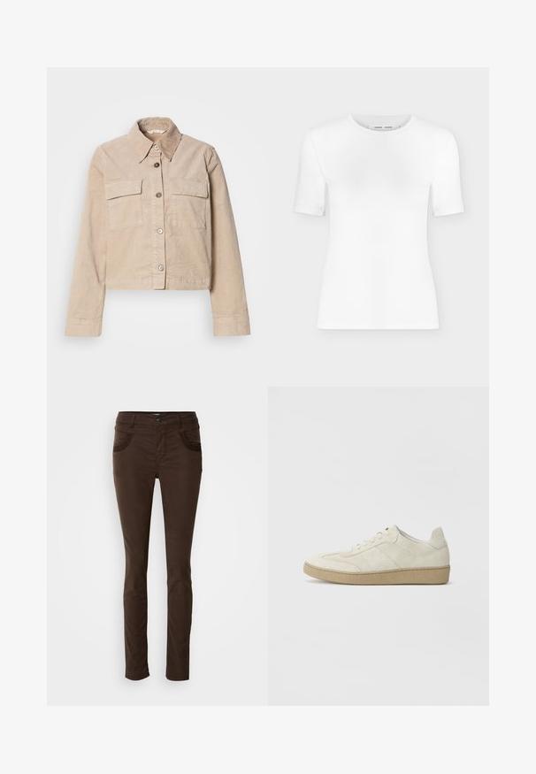 Beige verkürzte Jacke aus Baumwolle. Verfügt über einen spitzen Kragen, zwei Vorderaschen und einen Knopfverschluss. Texturiert mit einem subtilen Glanz.; Weißes T-Shirt mit kurzen Ärmeln und Rundhalsausschnitt, schlanker Passform und gerippter Stoffstruktur, dargestellt vor einem schlichten hellgrauen Hintergrund.; Braune, schlank geschnittene Stoffhosen aus Baumwollmischgewebe. Verfügt über eine dekorative Steppnaht an den Fronttaschen, einen Knopfverschluss und eine glatte Textur.; Beige Wildledersneaker mit strukturiertem Design, flacher Gummisohle und ausgeprägter Seitennaht. Runde Zehenform und gepolsterter Kragen.