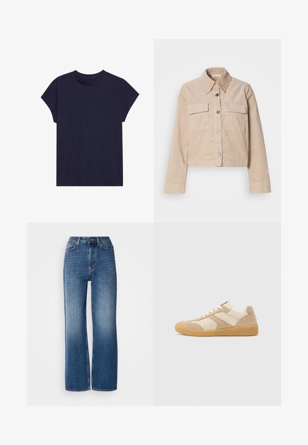 Beige lyhyempi takki, joka on valmistettu puuvillasta. Siinä on terävä kaulus, kaksi etutaskua ja napitus. Teksturoitu kangas, jossa on hienovarainen kiilto.; T-paita, jonka väri on laivastonsininen, valmistettu puuvillasta. Pyöreä kaulus ja lyhyet hihat, rento malli ja sileä pinta. Ei kuvioita tai koristeita.; Siniset farkut korkealla vyötäröllä ja leveällä lahkeella, joissa on liukuväri, kuparinväriset tikit, etupainike ja viisi taskua.; Beigen ja kermaan sävyinen matala tennari, jossa on verkkokankaiset ja mokkanahkaiset panelit, valkoiset nauhat ja kuminahkainen pohja, kuvattuna sivulta yksinkertaisella taustalla.