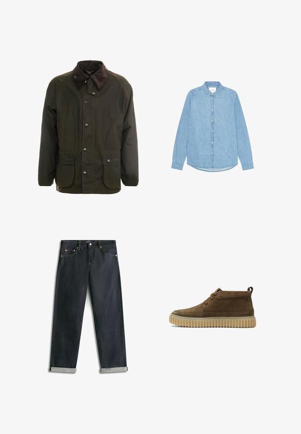 Dunkelgrüne gewachste Baumwolljacke mit einem braunen Cordkragen, Druckknopfverschluss auf der Vorderseite und zwei Fronttaschen. Schlichtes Design, lange Ärmel.; Hellblaues Denim-Hemd mit Knöpfen, langen Ärmeln, spitzem Kragen und abgerundetem Saum. Verfügt über eine vordere Knopfverschlussleiste und ein kleines Logodetail.; Dunkelblaue Denim-Jeans mit umgeschlagenen Bündchen, fünf Taschen und kontrastierender Naht, flach auf weißem Hintergrund liegend.; Braune Wildleder-Stiefeletten mit runder Zehenform, minimalen Nähten und einer strukturierten, klobigen Gummisohle. Mit Schnürdesign und Fersenlasche.