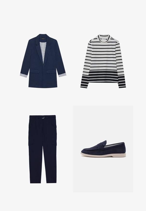 Blazer de color azul marino con solapas con muesca, dos bolsillos frontales de solapa y forro a rayas visible en los puños y en el interior del frente.; Top de manga larga hecho de algodón, con rayas horizontales en blanco y negro, un cuello alto tipo mock y un corte relajado con aberturas laterales.; Pantalones de carga navy con un cinturón que presenta un anillo plateado, cuatro bolsillos y un diseño de pierna tapered, fabricados en una suave tela texturizada.; Mocasines de ante azul marino con punta redondeada y detalles de costura. Presentan una lengua acolchada y una suela de goma beige claro para mayor comodidad.