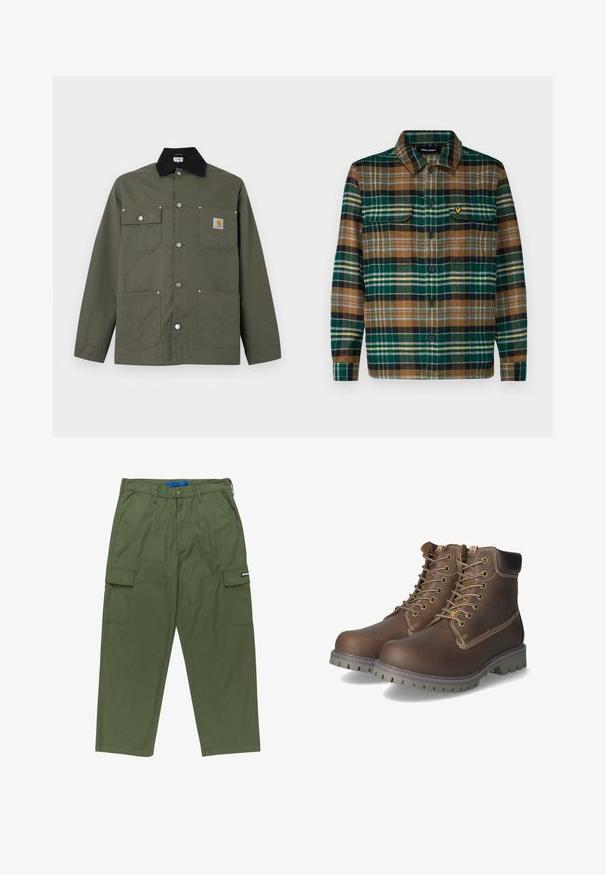 Grüne Canvasjacke mit schwarzem Kragen, vier Fronttaschen, Druckknopfverschluss und kleinem Carhartt-Logoaufnäher auf der Brusttasche.; Karierte Flanellhemd in Grün, Braun und Schwarz mit Knopfleiste, zwei Brusttaschen und einem kleinen gestickten Logo auf der linken Tasche.; Grüne Cargo-Hosen mit geradem Schnitt, mehreren Seitentaschen und einem Reißverschluss. Hergestellt aus strapazierfähigem Baumwollstoff. Mit Markenlabel.; Braune Leder-Ankle-Boots mit Schnürung, gepolstertem Kragen, kontrastierenden Nähten und rutschfester Gummisohle mit Trittmuster.
