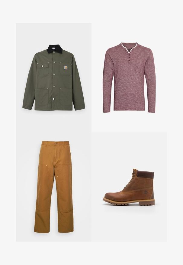Grüne Canvasjacke mit schwarzem Kragen, vier Fronttaschen, Druckknopfverschluss und kleinem Carhartt-Logoaufnäher auf der Brusttasche.; Langärmliges, kastanienbraunes Henley-Shirt aus strukturiertem Stoff mit drei braunen Knöpfen am Ausschnitt und einem weißen Rundhalsausschnitt.; Braune Baumwoll-Arbeitshosen mit geradem Bein, die über Vordertaschen und Metallakzente für zusätzliche Strapazierfähigkeit verfügen.; Braune Lederwanderschuhe mit glatter Oberfläche, gepolstertem Knöchel, Metallösen und einer Gummisohle mit robustem Profil.