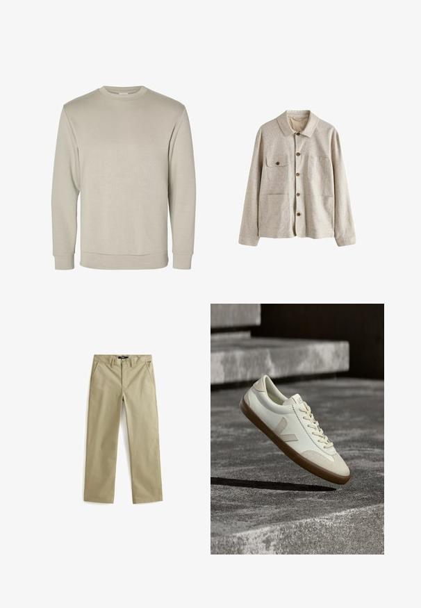 Beige skjortejakke med krave og fire forlommer, hvoraf den ene har en knaplukket klap, lavet af tekstureret stof.; Beige langærmet sweatshirt med rund halsudskæring, ribkant ved ærmer og bund, vist på hvid baggrund.; Beige bomulds chinos med lige ben design, der har to forlommer og en klassisk knaplukning. Glat tekstur, minimale detaljer.; Hvide læder sneakers med tanfarvet gummisål, flade snørebånd og V-formet detalje på siden. Har en glat overflade og minimale syninger.