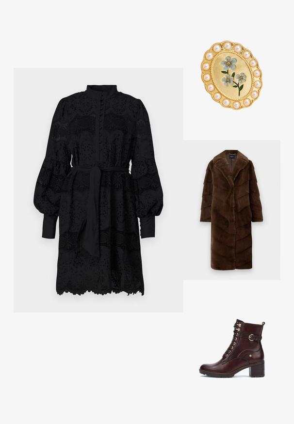Lange bruine faux fur jas met brede reverskraag en zigzagpatroondetails, hangend tegen een effen lichte achtergrond.; Zwarte jurk met een hoge kraag, knopenlijst en lange pofmouwen. Bevat kantachtige borduursels en een strikband op de taille.; Pikolinos LLANES - Enkelkaarsjes - dark brown; Gouden ovale broche met blauwe emaillen bloemen in het midden, omringd door een rand van ronde witte parels.
