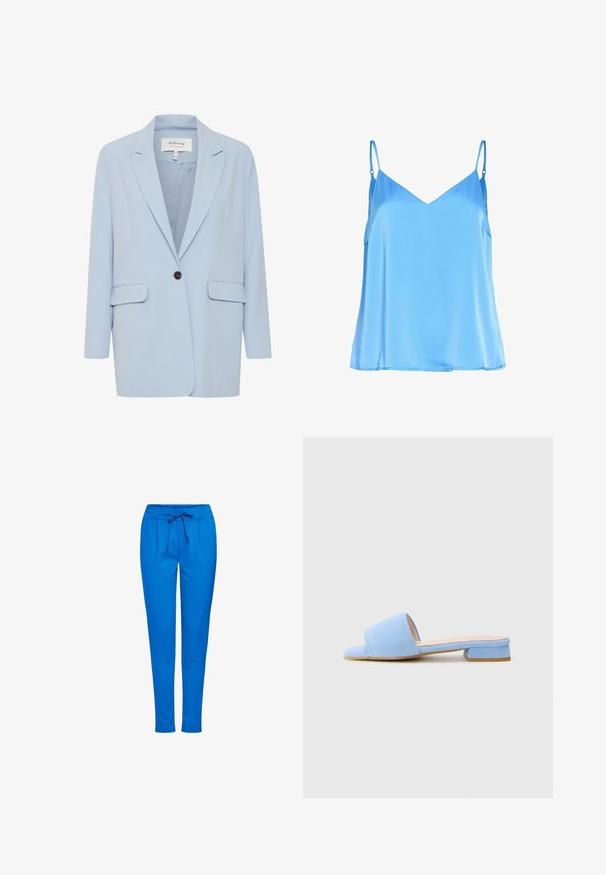 Blazer azul claro hecho de tejido suave, con cierre de un solo botón, dos bolsillos frontales y diseño de solapa muesca.; Top de satén azul claro con tirantes finos ajustables y un escote en V suave.; Pantalones de chándal azules hechos de tejido suave, con cinturilla elástica y cordón, dos bolsillos frontales y un diseño de pierna ajustada.; Sandal de ante azul claro con punta abierta y una hebilla ancha. Presenta un tacón corto y cuadrado, y una suela plana y suave.