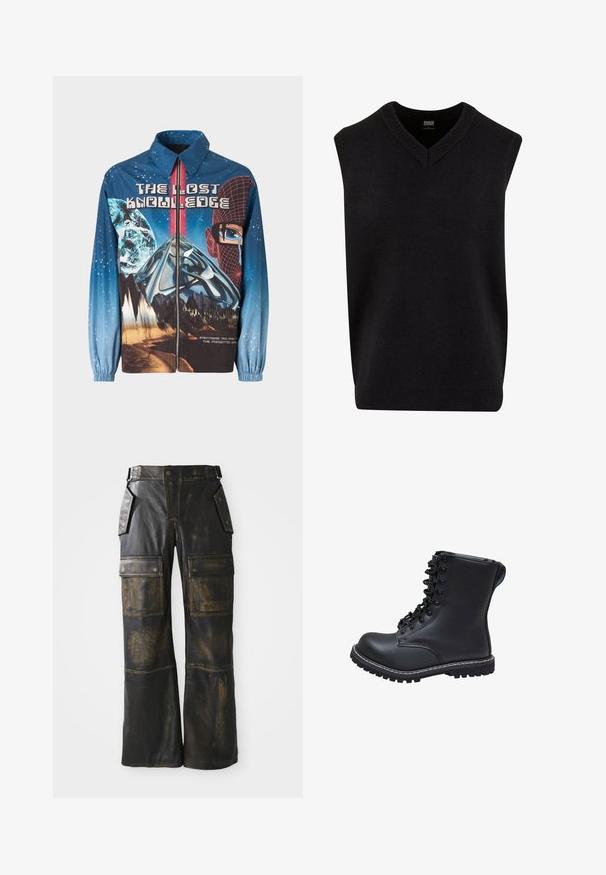 Blå, grafisk zip-up jakke med et kosmisk tema, der inkluderer planeter og bjerge. Elastiske manchetter, fed tekst og levende designelementer.; Sort ærmeløs sweater med V-hals, lavet af blødt materiale, med ribbet halsudskæring og kant. Enkel, klassisk design.; Sorte læder cargo bukser med en slidt tekstur, der har store sidelommer, høj talje og kontrasterende syninger langs sømmene.; Sorte læderkampstøvler med rund tå, metaløjer og snørebånd. Har en robust sål med hvide stikninger og en trækstrop.