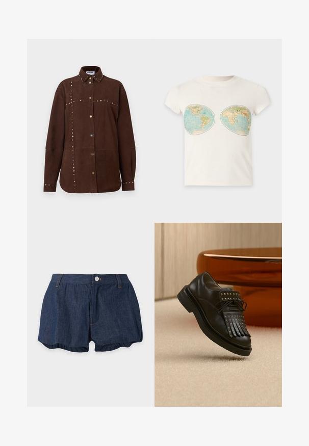 Chemise à manches longues en daim marron avec col pointu, clous dorés et argentés le long des coutures, boutons à l'avant et aux poignets, étiquette Moschino à l'intérieur du col.; T-shirt blanc à manches courtes avec deux impressions de cartes du monde de style vintage placées sur la poitrine.; Short en jean bleu foncé avec fermeture à bouton et zip, passants pour ceinture et léger détail froncé aux ourlets des jambes sur fond uni.; Chaussure en cuir noire à lacets avec franges décoratives et clous métalliques posée sur un tapis beige près d'un meuble marron.