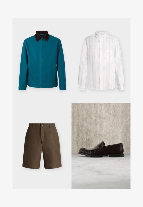 Veste zippée couleur sarcelle avec col marron foncé, manches longues et deux poches avant, présentée sur un fond clair uni.; Chemise à manches longues pour hommes, boutonnée, avec des rayures verticales bleu clair et beige et une poche poitrine, présentée sur un fond uni.; Short marron longueur genou avec passants pour ceinture, fermeture par bouton et braguette zippée cachée sur fond uni clair.; Mocassin en cuir marron foncé avec des détails cousus, flottant au-dessus d'un tapis beige, avec une table ronde brillante de couleur ambre en arrière-plan.