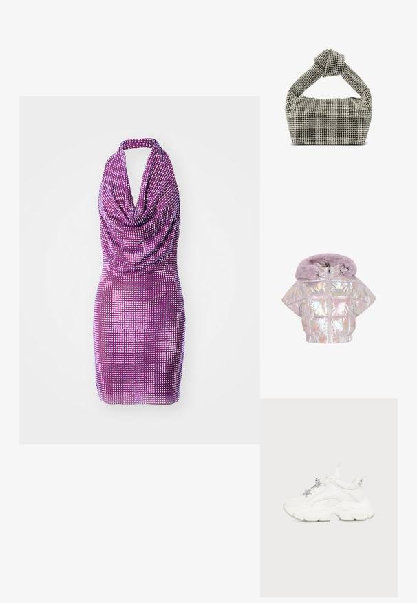 Holografische kurze Steppjacke mit fliederfarbenem Kunstpelzkapuzen, Reißverschluss und diamantförmigem Steppmuster. Kurzärmlig mit elastischem Saum.; Lila Halterneck-Kleid mit drapiertem Vorderteil und glänzendem Paillettenmuster. Figurbetonter Schnitt mit glatter Textur. Kurze Länge.; Weißer klobiger Sneaker mit dicker, strukturierter Sohle, silbernen Anhängern in Stern- und Schmetterlingsform an den Schnürsenkeln und silbernen Nieten an der Fersenschlaufe.; Silberne Handtasche mit einem geknoteten Griff, rechteckiger Form, bedeckt mit kleinen, runden Strasssteinen, glatte Textur.