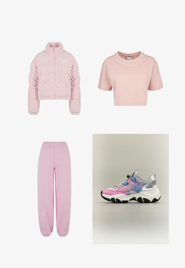 Doudoune de couleur rose clair, fabriquée en tissu doux et côtelé. Elle présente un col haut, une fermeture zippée et un petit logo sur la poitrine.; Urban Classics LADIES SHORT OVERSIZED TEE - T-shirt basique - light rose; Urban Classics Pantalon de survêtement - softpink; Baskets épaisses avec des panneaux dégradés rose et bleu, mesh blanc, accents noirs sur la semelle, et marquage "Buffalo" sur le côté et la bride du talon.