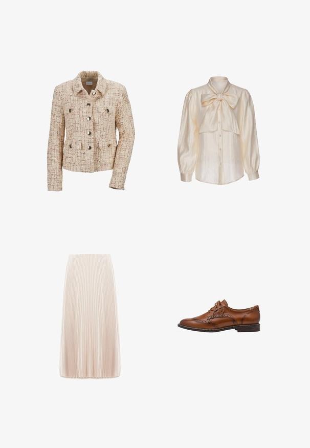 Dubbelzijdig beige tweed jasje met metalen knopen, twee voorzakken, gestructureerde kraag en textuurstof.; Crèmekleurige satijnen blouse met lange opgepofte mouwen, knoopsluiting aan de voorkant en een grote gestrikte strik bij de kraag.; Plissé midi rok in een lichtbeige kleur, gemaakt van een gladde stof, met smalle verticale plooien en een elastische tailleband.; Bruine leren brogue oxford schoen met wingtip-details, perforaties, veters en lage gestapelde hak op een witte achtergrond.