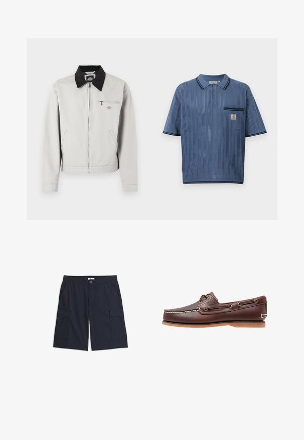 Veste à fermeture éclair gris clair avec col noir, deux poches latérales et une poche poitrine zippée ornée d'un petit patch logo.; Polo en maille bleu avec rayures verticales ajourées, patte de boutonnage à trois boutons, poche poitrine avec logo Carhartt et bordures noires sur le col et les manches.; Shorts cargo pour hommes bleu marine avec une ceinture élastique, un bouton à l'avant, des poches latérales et des poches à rabat sur chaque cuisse.; Chaussure bateau en cuir marron avec coutures blanches, détails de lacets et semelle en caoutchouc beige, vue de côté sur fond blanc.