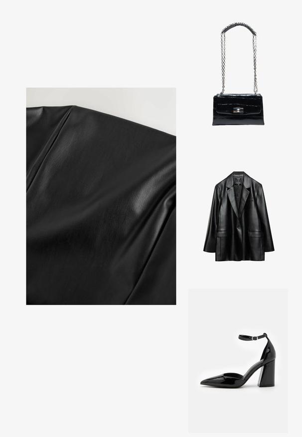 Blazer en faux cuir noir avec revers crantés, fermeture à un bouton et deux poches avant, présentant une texture lisse et brillante.; Tissu en simili cuir noir avec une texture lisse et un subtil éclat, présentant de doux plis et un léger motif de grain.; Chaussure à talon haut en cuir verni noir avec un bout pointu, une bride de cheville et un large talon bloc pour la stabilité, présentant une texture lisse et brillante.; Sac à main en cuir noir à texture crocodile avec fermoir à verrou argenté et longue chaîne argentée avec patte d'épaule en cuir.