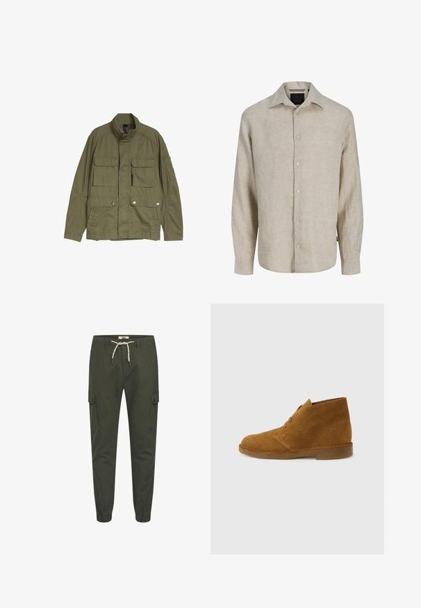 Chaqueta de estilo militar verde oliva con cuatro bolsillos delanteros con solapa, cierres de cremallera y broches, y cuello mao.; Camisa de lino beige de manga larga con cuello y botones en la parte delantera, mostrada sobre fondo blanco liso.; Pantalones cargo verdes con cintura ajustable, puños elásticos y dos bolsillos laterales. Fabricados con un material duradero, adecuados para un uso casual.; Bota desértica marrón de ante hasta el tobillo con dos ojales y suela de crepé sobre fondo liso gris claro.