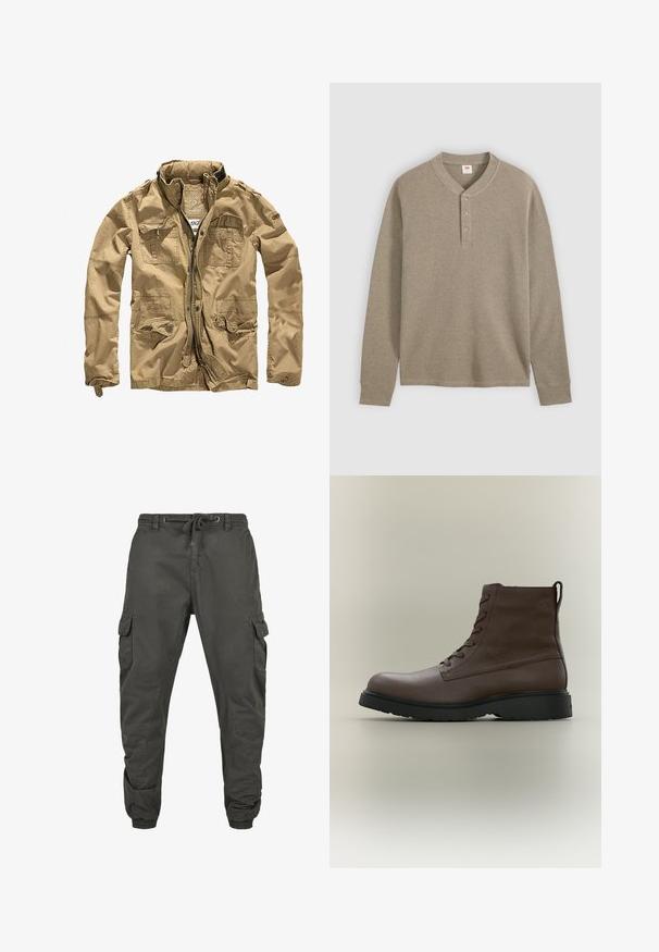 Veste khaki en tissu durable, dotée d'un col montant, d'une fermeture éclair à l'avant et de plusieurs poches avec des rabats à bouton. La finition texturée améliore le design.; T-shirt Henley à manches longues en maille côtelée de couleur marron clair avec col rond et patte de boutonnage à trois boutons.; Pantalons cargo en coton gris foncé avec une taille élastique, cordon de serrage réglable et plusieurs poches latérales. Poignets élastiques aux chevilles.; Bottine en cuir marron à lacets, semelle en caoutchouc noire, bout rond et languette à l'arrière, vue de profil sur fond neutre.