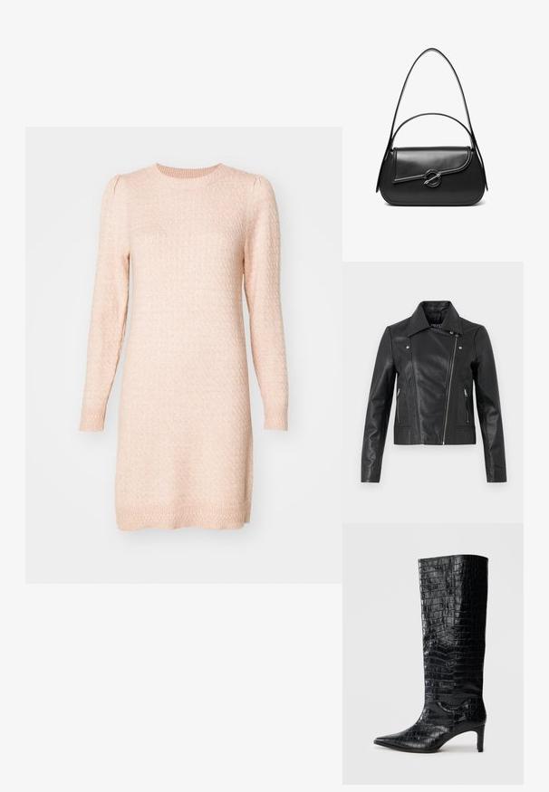 Sort læder cropped jakke med krave, tætsiddende design, syninger og lynlåse ved manchetterne. Glat tekstur, klassisk motorcykelstil.; Langærmet, rundhalset sweaterkjole i blød lyserød. Struktureret strik med subtile hævede mønstre, tætsiddende manchetter og lige silhuet.; Sorte knæhøje støvler med en blank, krokodillemønstret tekstur, spids tå og en affaset hæl. Glat syntetisk materiale.; Sort skuldertaske i læder med en buet klap, der er fastgjort med en rund metal spænde, og en slank, justerbar rem.