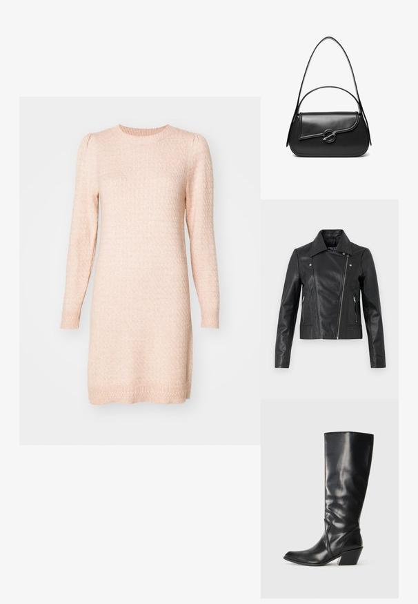 Sort læder cropped jakke med krave, tætsiddende design, syninger og lynlåse ved manchetterne. Glat tekstur, klassisk motorcykelstil.; Langærmet, rundhalset sweaterkjole i blød lyserød. Struktureret strik med subtile hævede mønstre, tætsiddende manchetter og lige silhuet.; Sorte læder knæhøje støvler med spids tå, vinklet hæl og glat tekstur. Funktioner en subtil syning langs siden.; Sort skuldertaske i læder med en buet klap, der er fastgjort med en rund metal spænde, og en slank, justerbar rem.