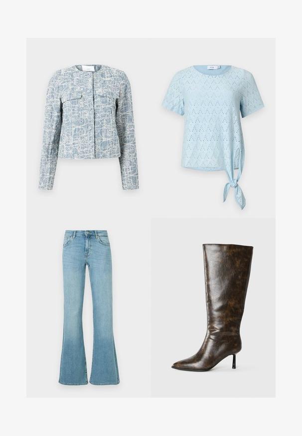 Hellblaue, strukturierte Jacke mit weißer, abstrakter Blumenstickerei, langen Ärmeln, Fronttaschen und rundem Ausschnitt.; Hellblaues Kurzarmtop mit Lochstickerei und rundem Ausschnitt, mit einer seitlichen Bindedetail am Saum.; Hellblaue Denim-Jeans mit hoher Taille, vorderem Knopf- und Reißverschluss, vorderen und hinteren Taschen sowie ausgestellten Beinen.; Brauner kniehoher Lederstiefel mit glänzendem Finish, spitz zulaufender Zehenpartie und schlankem, hohem Absatz. Das Material weist ein strukturiertes, rissiges Muster auf.