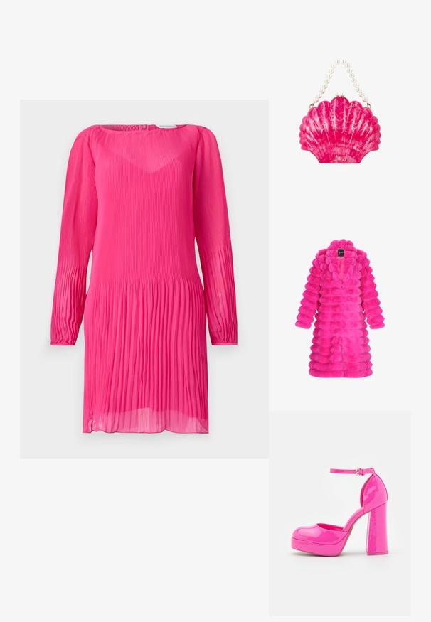 Faux fur jakke i lys pink, med et tekstureret, puffet design med runde sektioner og en krave. Ingen synlige lukninger foran.; Lyserød plisseret kjole med lange ærmer, rund halsudskæring og gennemsigtig tekstur. Har lodrette pliserede detaljer over hele kjolen og en let løs pasform.; Call it Spring ANABELLE - Plateaupumps - dark pink; Lyserød håndtaske formet som en muslingeskal med marmoreret mønster og et håndtag lavet af store hvide perler.