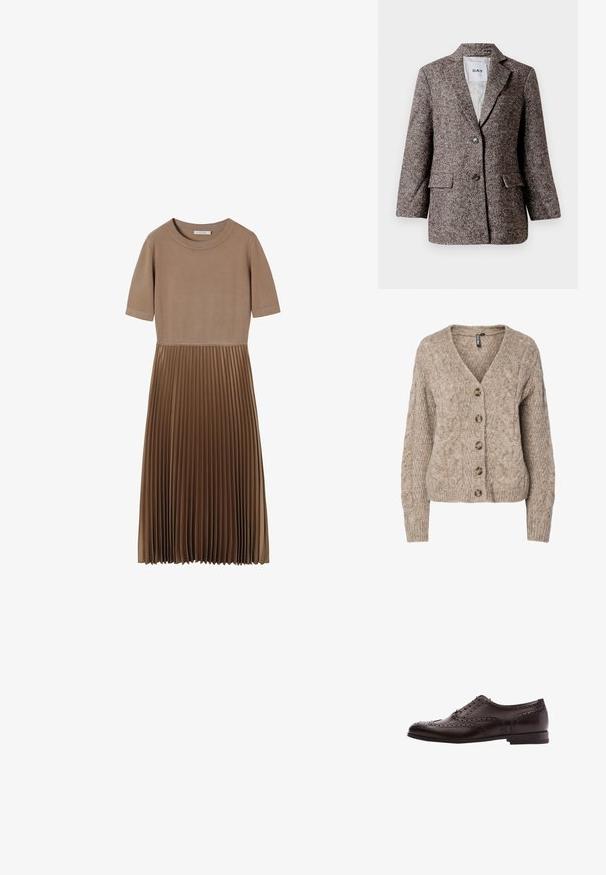 Brun blazer med fiskebensmønster, to knapper, slagkrave og sidelommer. Fôr indvendigt, stof af mellem vægt.; Beige kabelstrikket cardigan med v-hals, knappet front og ribbekanter. Har seks brune knapper og tekstureret stof.; Brun plisseret kjole med en glat overdel, korte ærmer og rund halsudskæring. Har en veldefineret talje og teksturerede plisseringer i skørtet.; Brune læder dress sko med brogue-detaljer, snørebånds lukning, rund tå og en lav stablet hæl. Poleret finish og indviklede perforeringer.