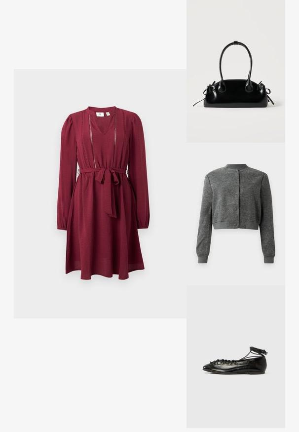 Grijze cropped jas van textuurstof, met een ronde halslijn, voorste drukknoopsluiting en geribde mouwen.; Bordeaux jurk met lange mouwen, V-hals, cinched taille en strikriem; heeft fijne stiksels rond de halslijn. Zachte stoftextuur.; Zwarte ballerina's van lakleer met een afgeronde neus, veterdesign en een platte zool. Glad oppervlak met minimale details.; Kleine zwarte glanzende handtas met twee lange hengsels en zijkant trekkoord details op een effen lichte achtergrond.