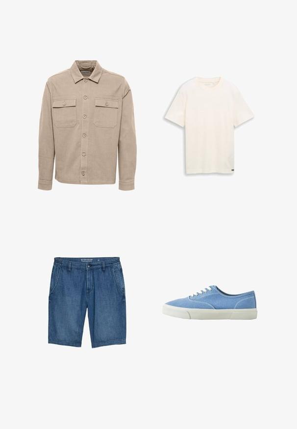 Beige Hemd mit Knöpfen, gefertigt aus robustem Stoff. Verfügt über zwei Brusttaschen, lange Ärmel und ein klassisches Kragen-Design.; Kurzärmliges, elfenbeinfarbenes Baumwoll-T-Shirt mit rundem Ausschnitt, minimaler Struktur und kleinem schwarzen Markenzeichen am Saum auf unifarbenem Hintergrund.; Jeansshorts in einem mittleren Blauton, mit geradem Schnitt, elastischem Bund, zwei Fronttaschen und gestickten Details.; Hellblauer Canvas-Sneaker mit weißen Schnürsenkeln und Gummisohle, Seitenansicht zeigt das niedrig geschnittene Design und sichtbare Nähte.