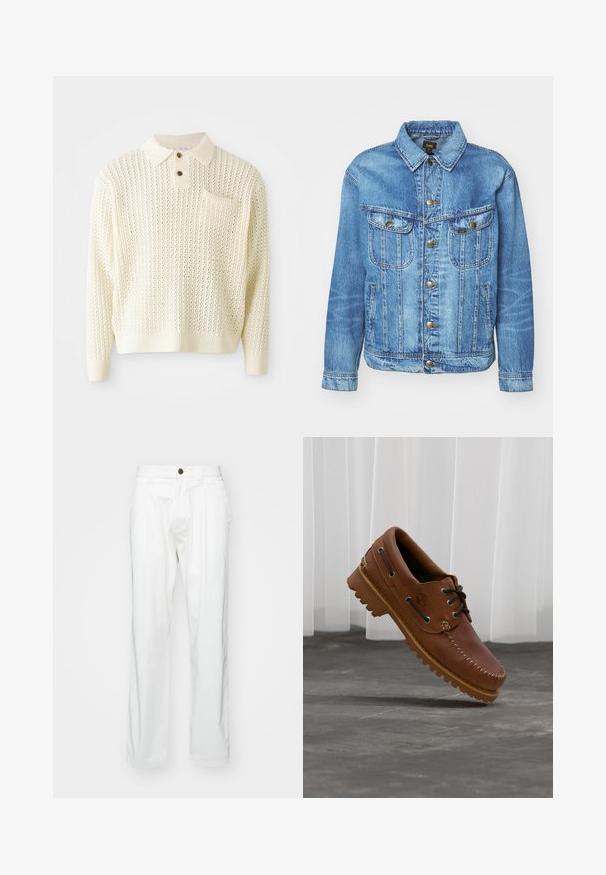 Hellblauer Denimjacke im klassischen Design, mit Knopfverschluss, zwei Brusttaschen und einem Kragen. Weiche Textur, lässiger Stil.; Hellcreme gestrickter Pullover mit strukturiertem Muster, zwei Knöpfen und einer Brusttasche. Verfügt über gerippte Bündchen und Saum.; Weiße Baumwollhosen mit lockerer Passform, ausgestattet mit einem Knopfverschluss, zwei vorderen Falten und Seitentaschen. Glatte Textur, ohne Muster.; Brauner Leder-Bootsschuh mit schwarzen Schnürsenkeln, beigen Nähten und einer robusten Sohle, schwebt über einem grauen Betonboden.